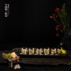 R16 CƠM CUỘN CÁ HỒI PHÔ MAI CHIÊN (SAMON CHIZU TEN MAKI)